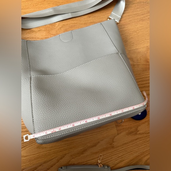 Convertible pebbled bucket bag - Picture 6 of 10